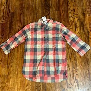 Men’s Cathartt button down with pocket detail and adjustable sleeves